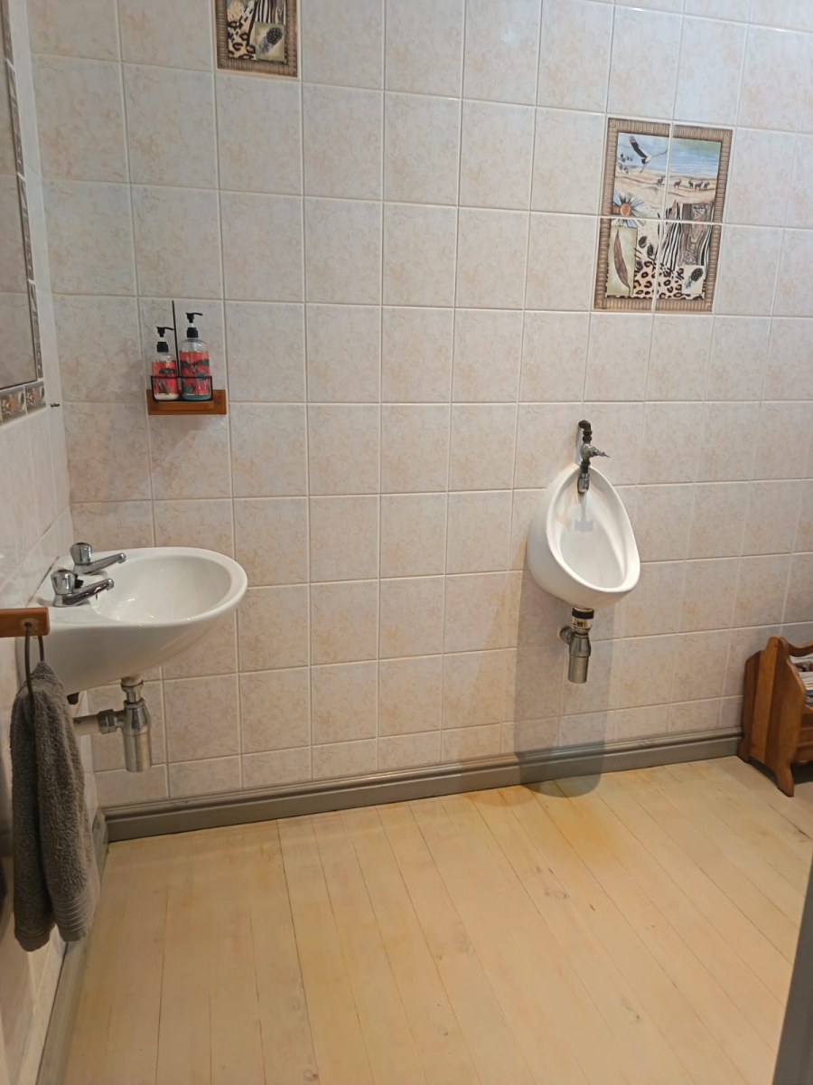 To Let 7 Bedroom Property for Rent in Humansdorp Eastern Cape